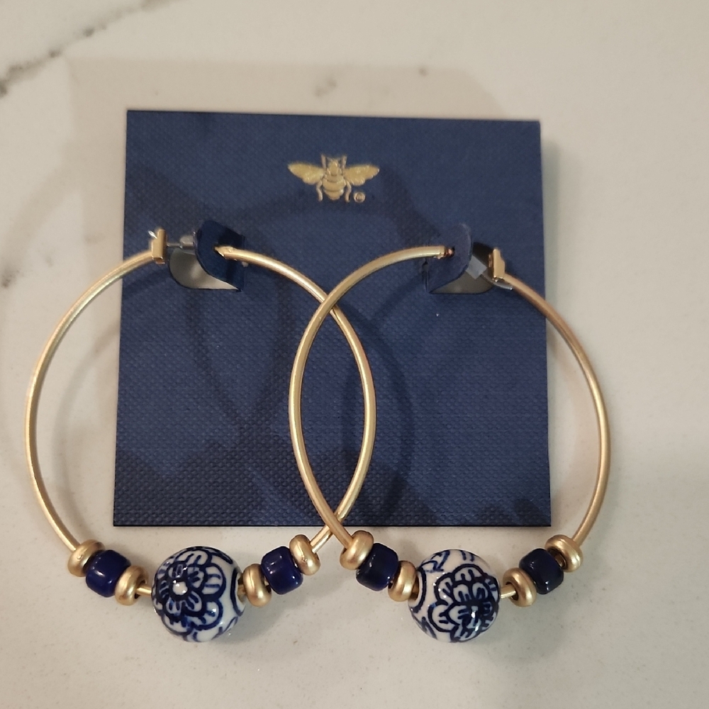 NWOT Flower Beaded Earrings